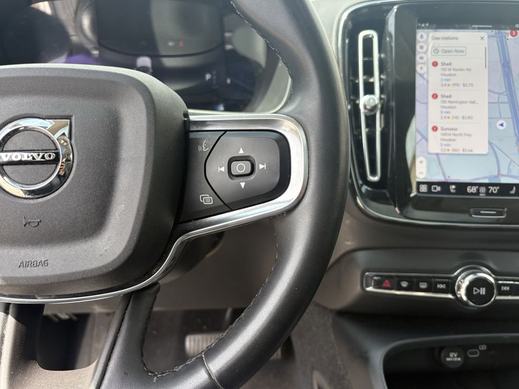 Used 2023 Crystal White Volvo B5 Plus Dark Theme image 17