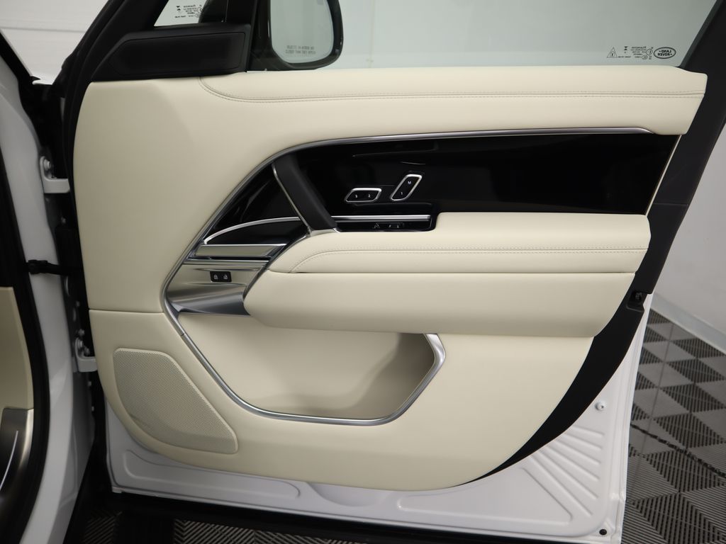 Thumbnail: 2025 Land Rover Range Rover - 27
