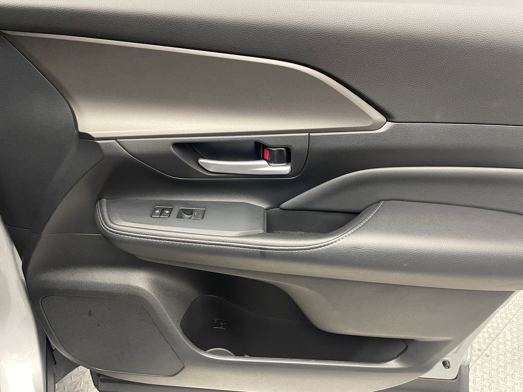 Thumbnail: 2024 Toyota Grand Highlander - 15