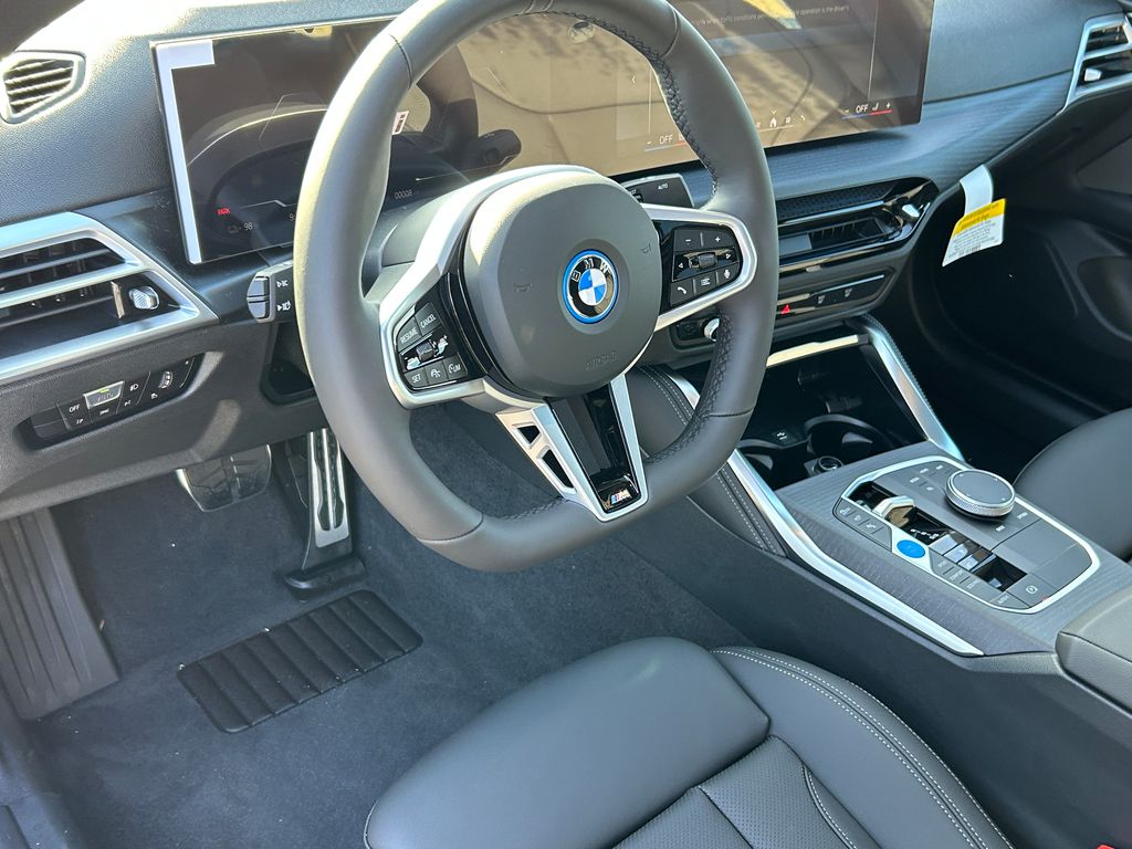 Thumbnail: 2025 BMW i4 - 13