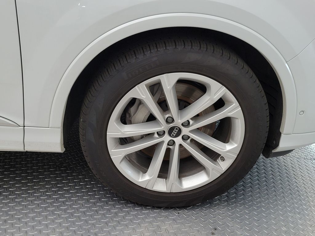 Thumbnail: 2026 Audi Q7 - 13