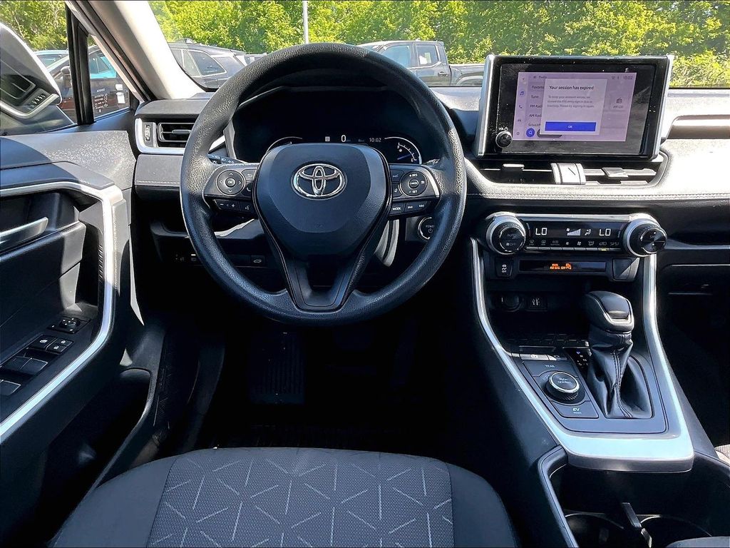 2023 Toyota RAV4 Hybrid — photo 17