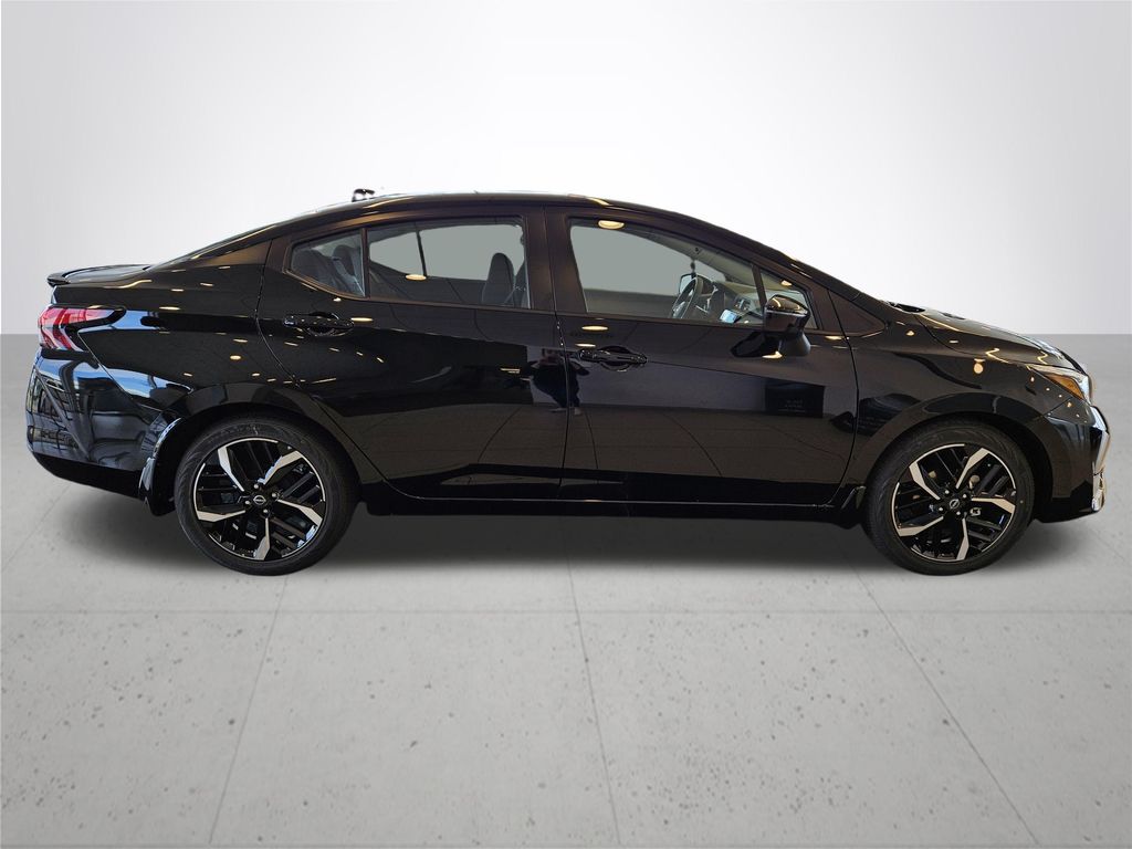 2025 Nissan Versa 1.6 SR