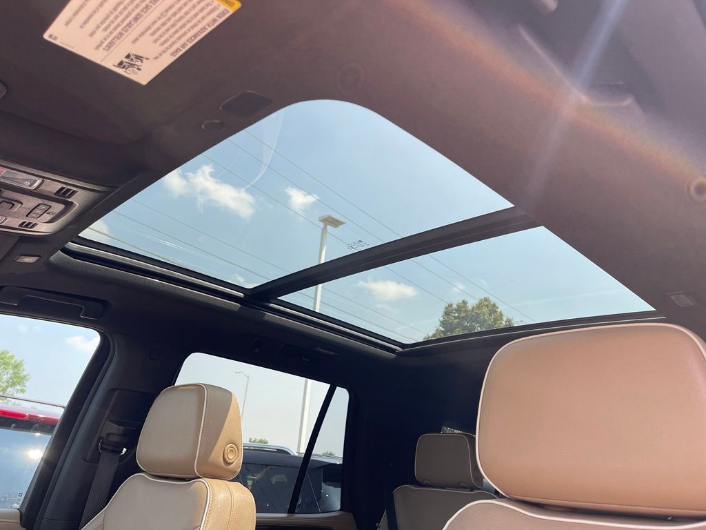 Used 2023 Black Chevrolet Premier image 9