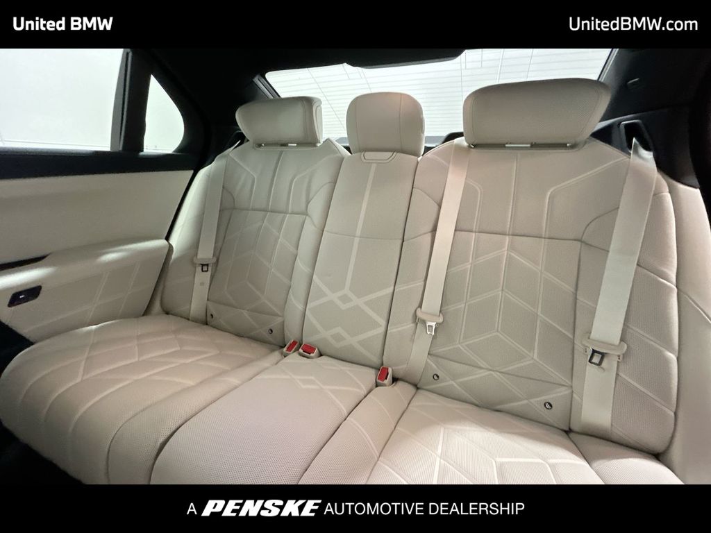 2025 BMW 7 Series 760i xDrive 21