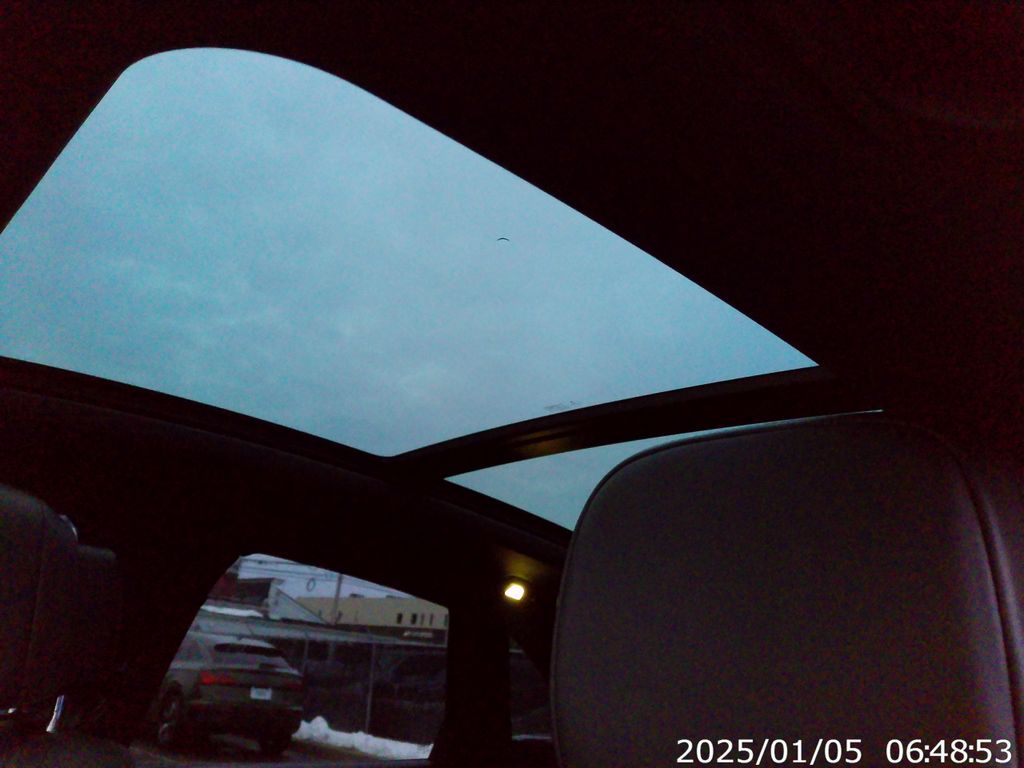 Thumbnail: 2023 Porsche Macan - 15