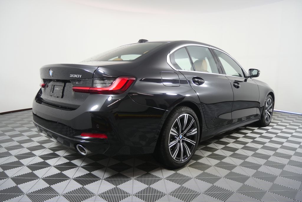 Thumbnail: 2025 BMW 3 Series - 3