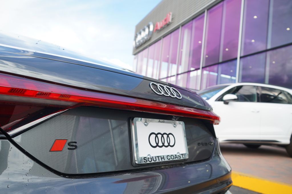 2025 Audi e-tron GT Premium Plus 8