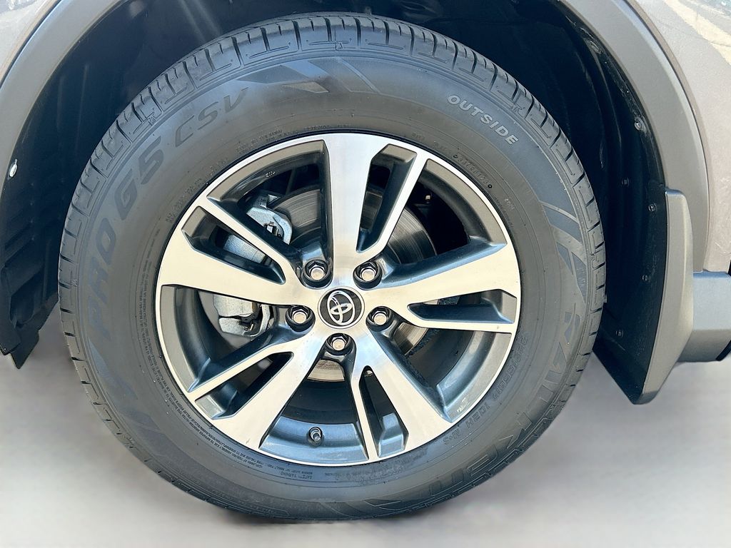 Thumbnail: 2017 Toyota RAV4 - 29