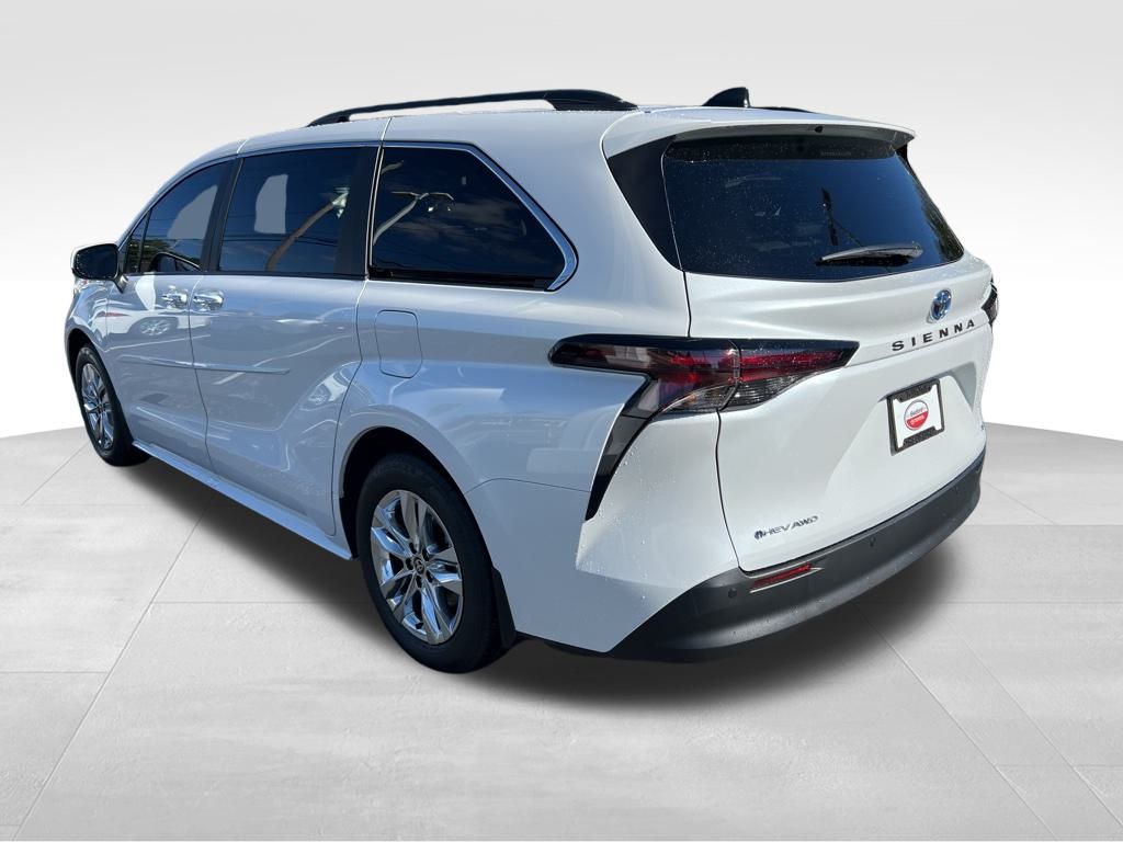 Thumbnail: 2025 Toyota Sienna - 3