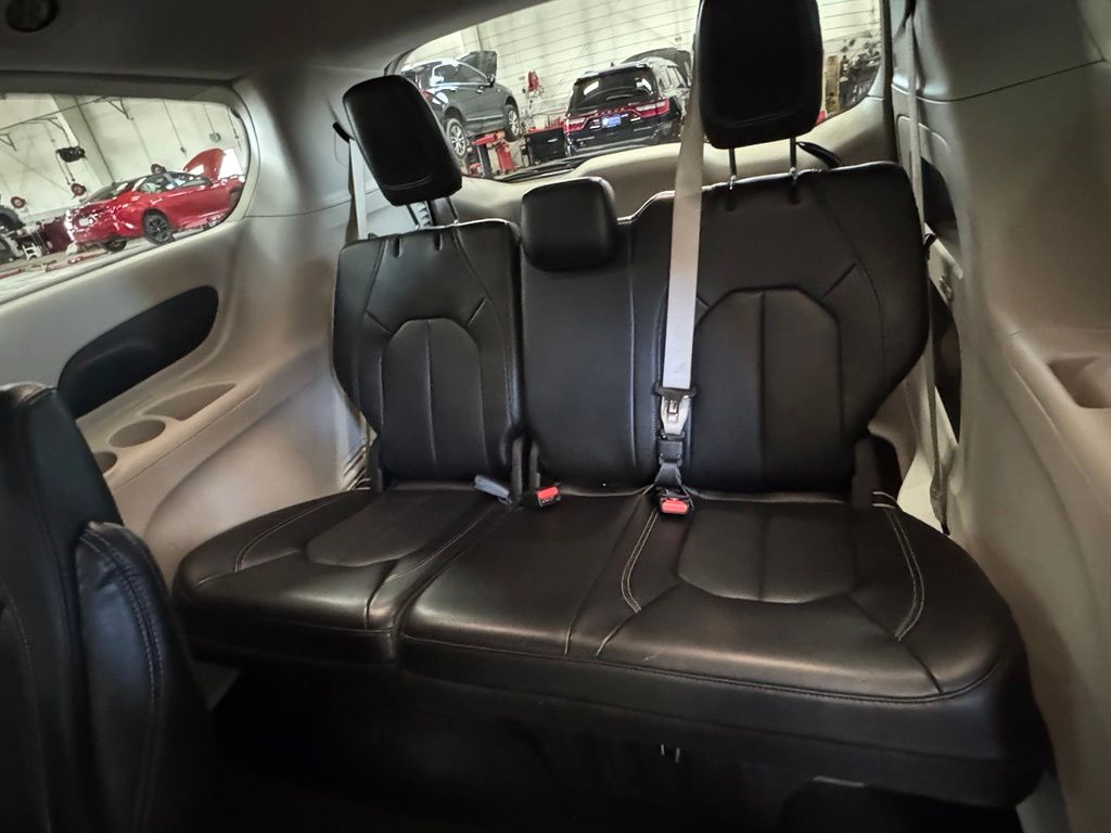 Used 2023 Chrysler Pacifica Van