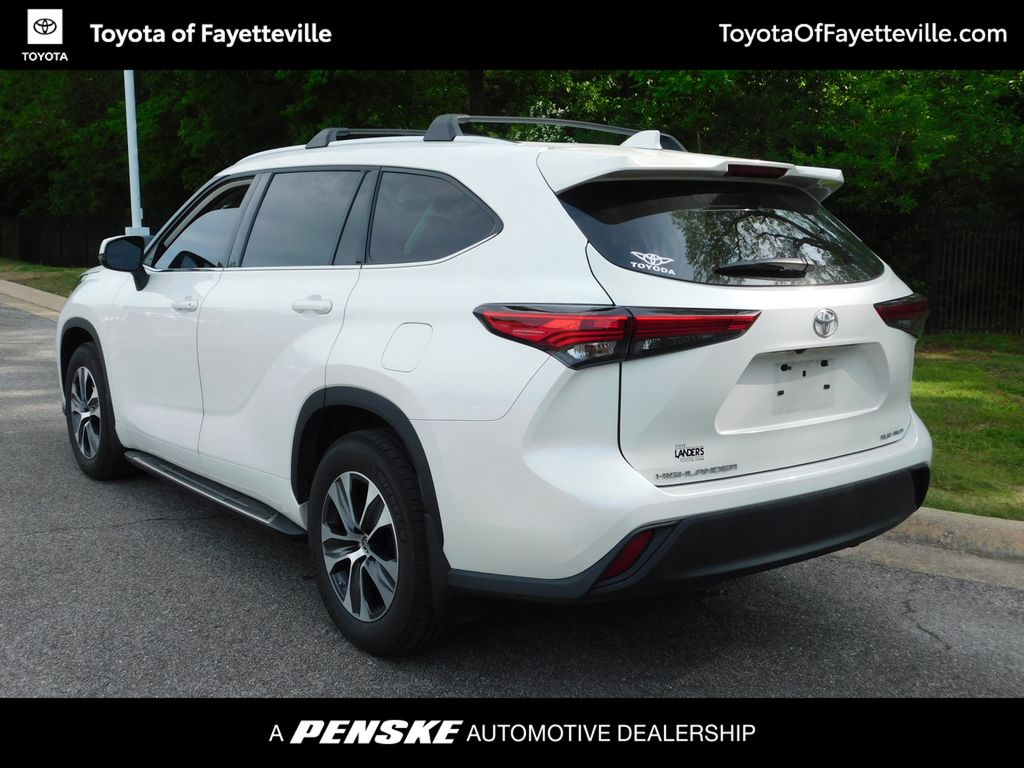2021 Toyota Highlander XLE 3
