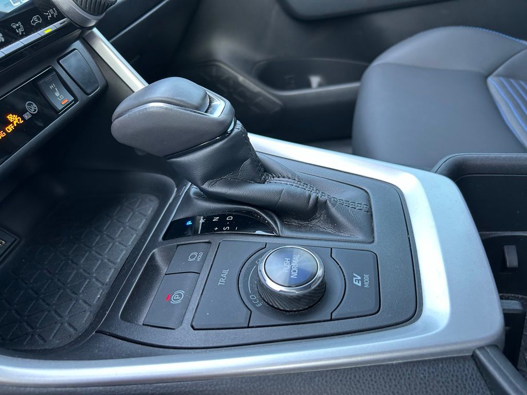 2023 Toyota RAV4 XSE 21