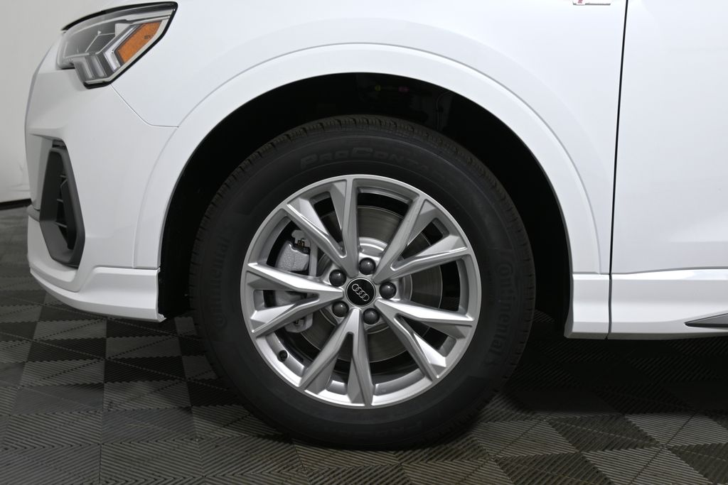 Thumbnail: 2025 Audi Q3 - 11