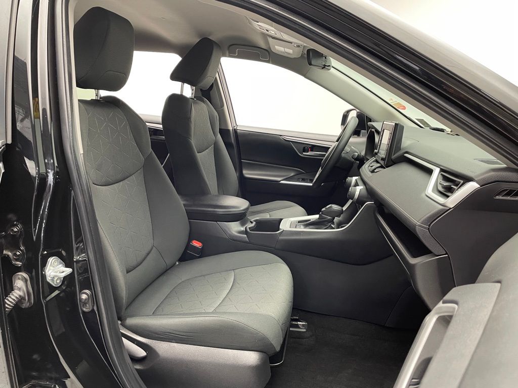 Thumbnail: 2022 Toyota RAV4 - 18