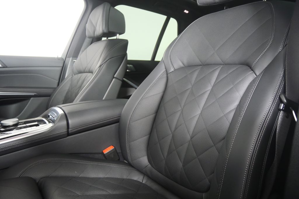 Thumbnail: 2026 BMW X5 - 10
