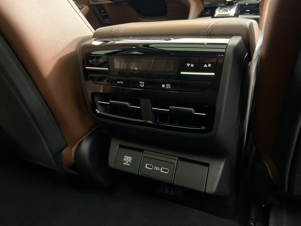 Thumbnail: 2022 Acura MDX - 18