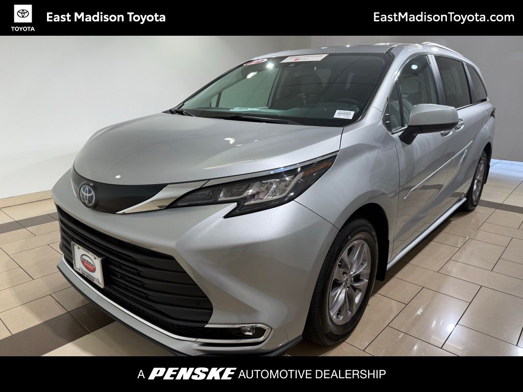 2022 Toyota Sienna XLE -
                  Madison, WI