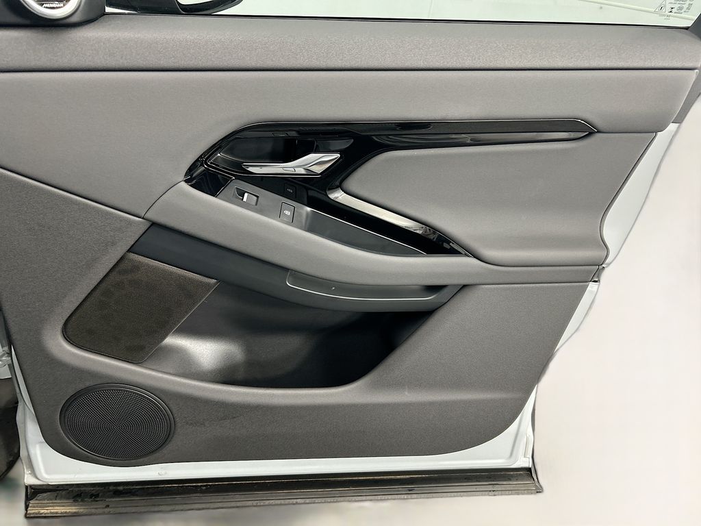 Thumbnail: 2025 Land Rover Range Rover Evoque - 24