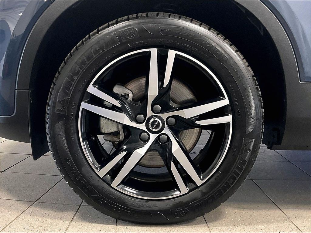 2026 Volvo XC40 — photo 7