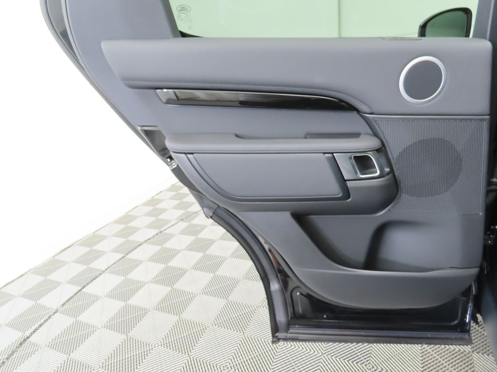 Thumbnail: 2025 Land Rover Discovery - 26