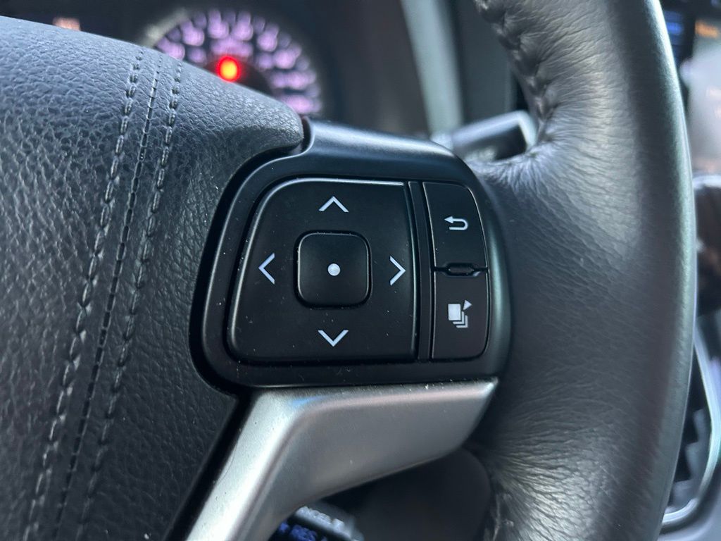 Thumbnail: 2017 Toyota Sienna - 21