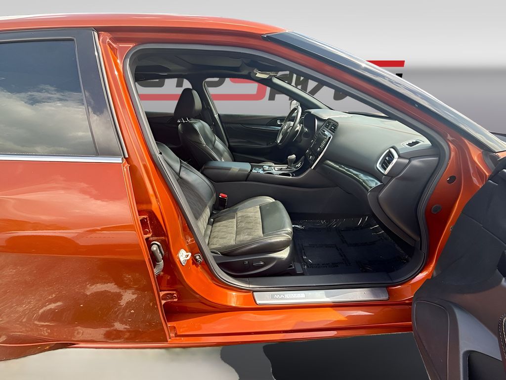 Used 2022 Orange Nissan SR image 30
