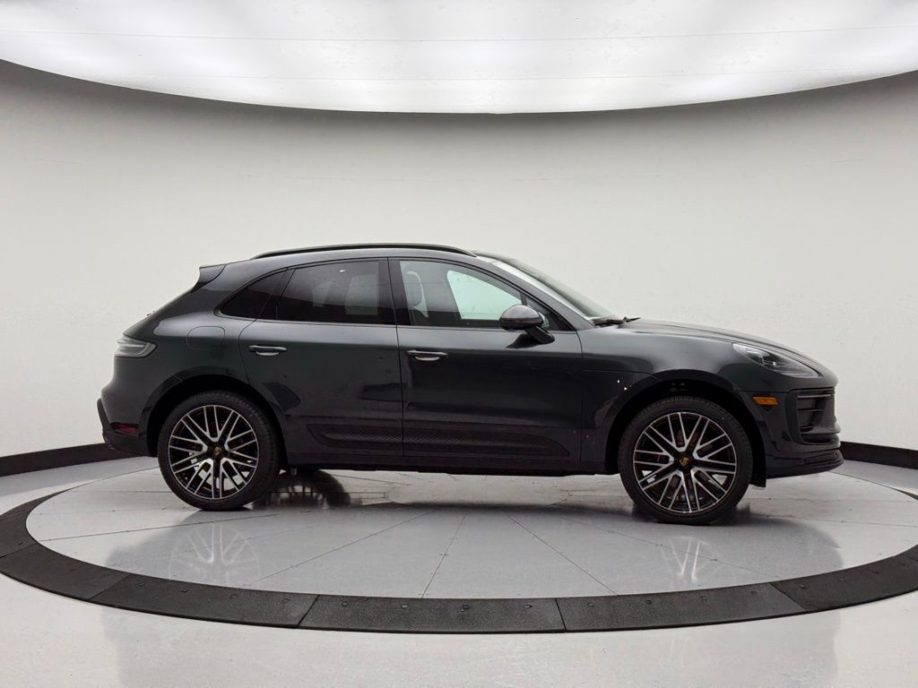 Thumbnail: 2026 Porsche Macan - 10