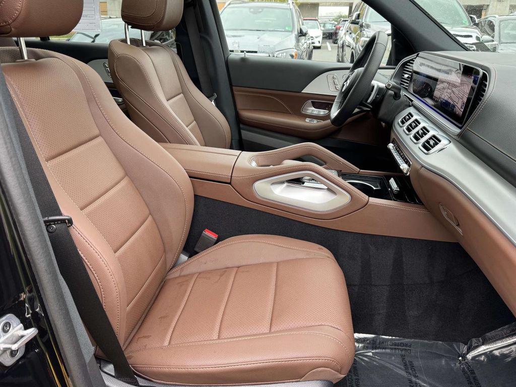 Thumbnail: 2024 Mercedes-Benz GLS - 21