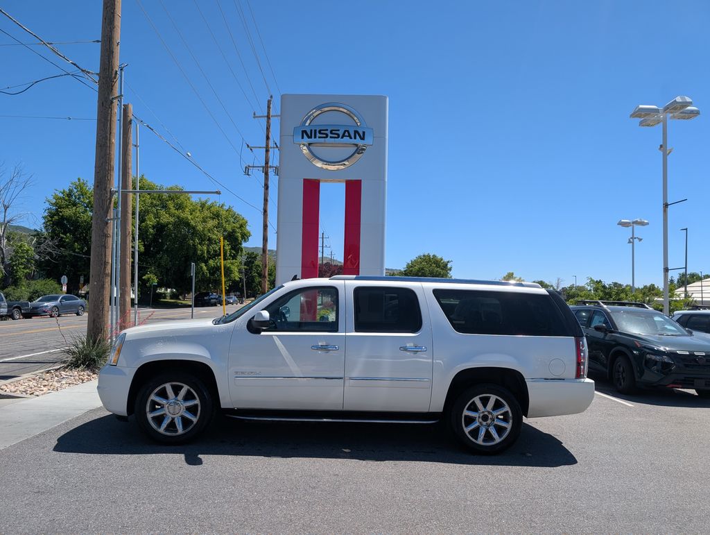 2010 GMC Yukon XL Denali 4WD   