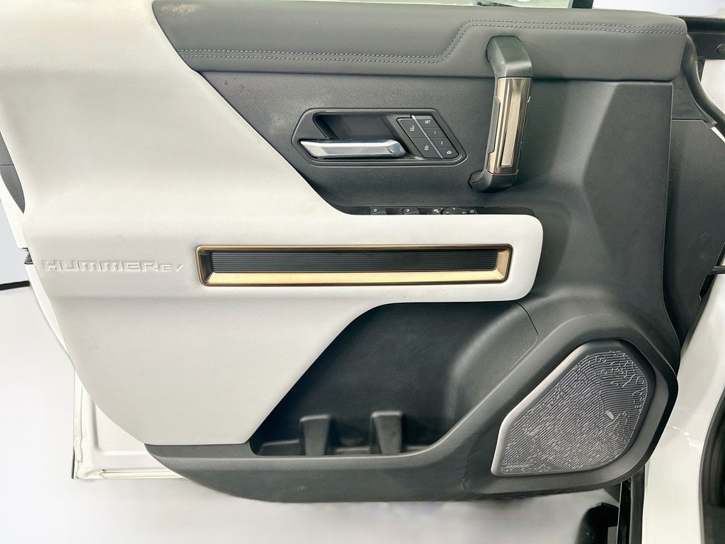 Used 2023 White GMC Edition 1 image 23