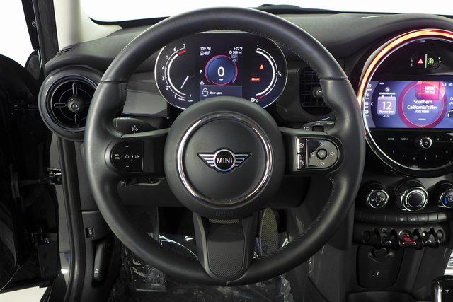 2022 MINI Cooper Classic 26