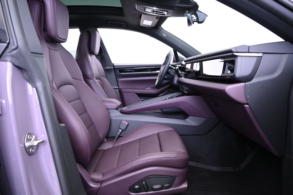 Thumbnail: 2025 Porsche Macan - 28