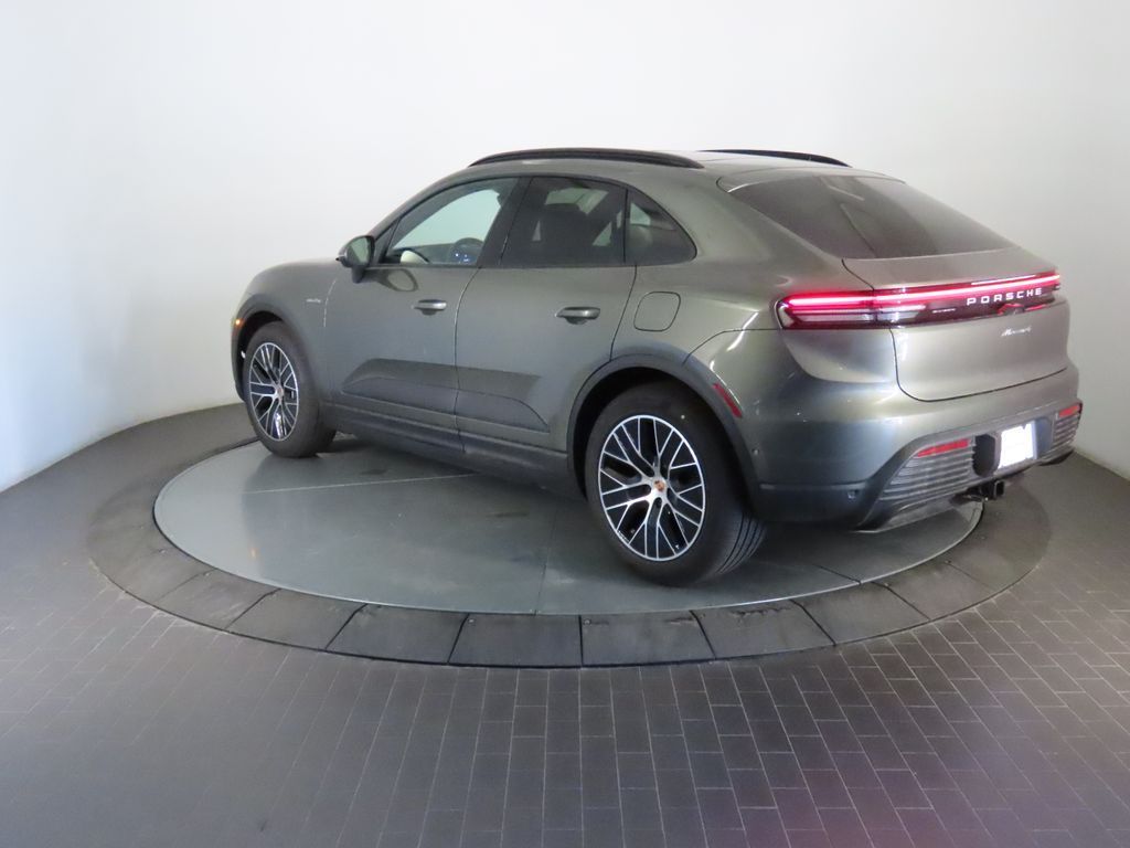 Thumbnail: 2026 Porsche Macan - 3
