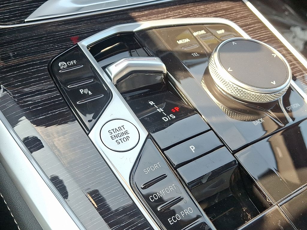 Thumbnail: 2026 BMW X5 - 9