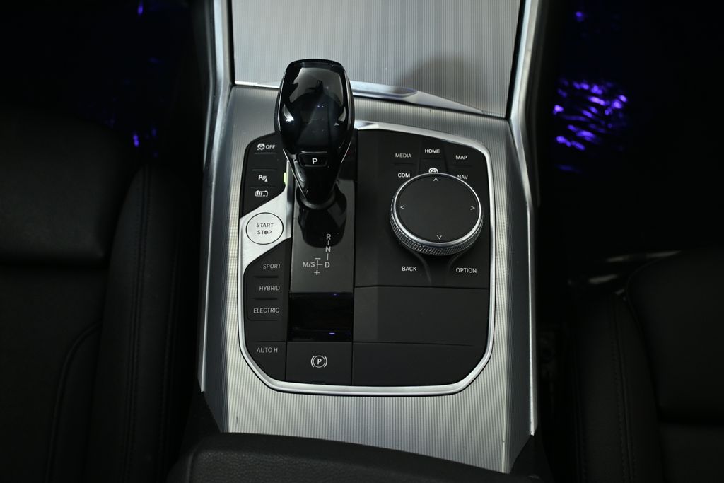 Thumbnail: 2021 BMW 3 Series - 24