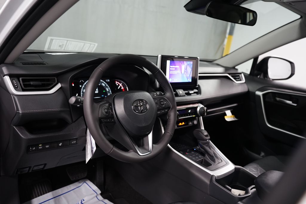 Thumbnail: 2025 Toyota RAV4 - 11