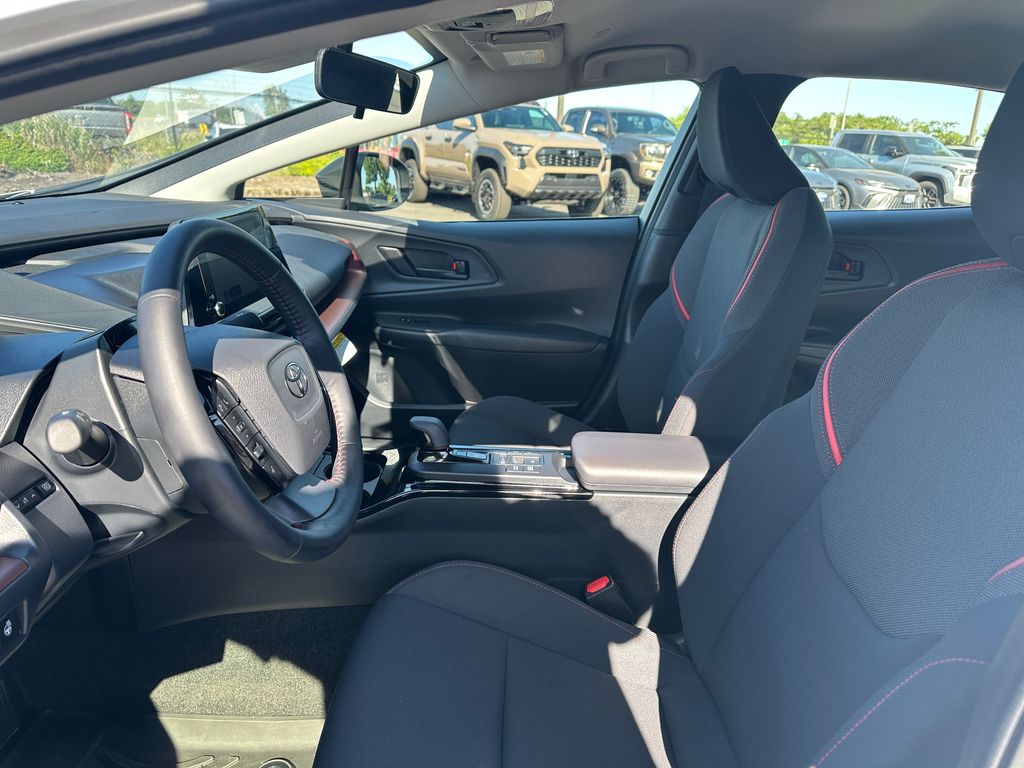 2025 Toyota Prius Plug-In Hybrid SE