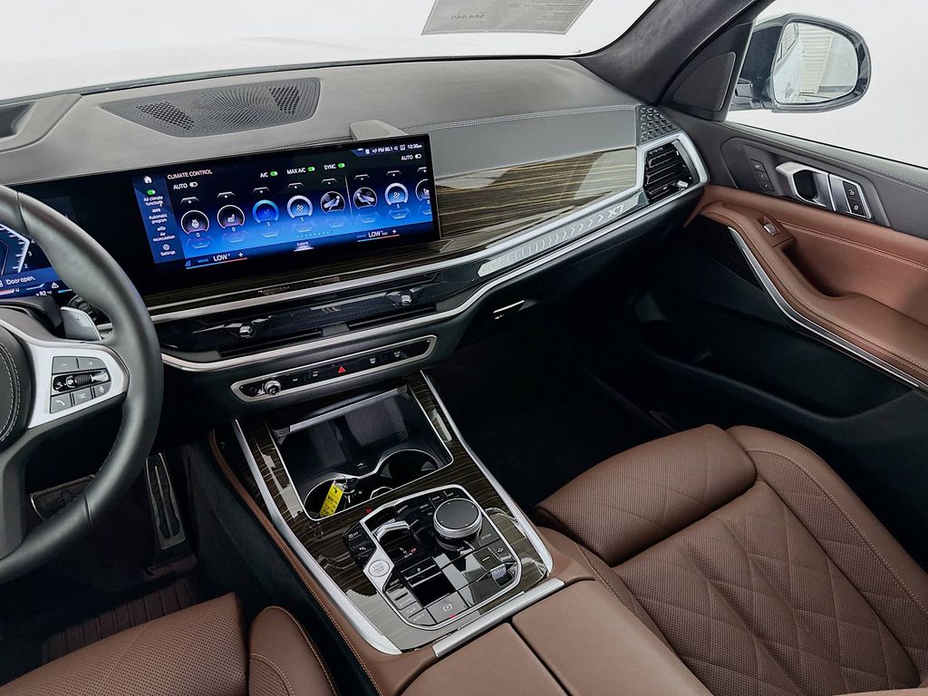Thumbnail: 2023 BMW X7 - 24