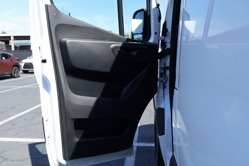 Thumbnail: 2025 Mercedes-Benz Sprinter - 7