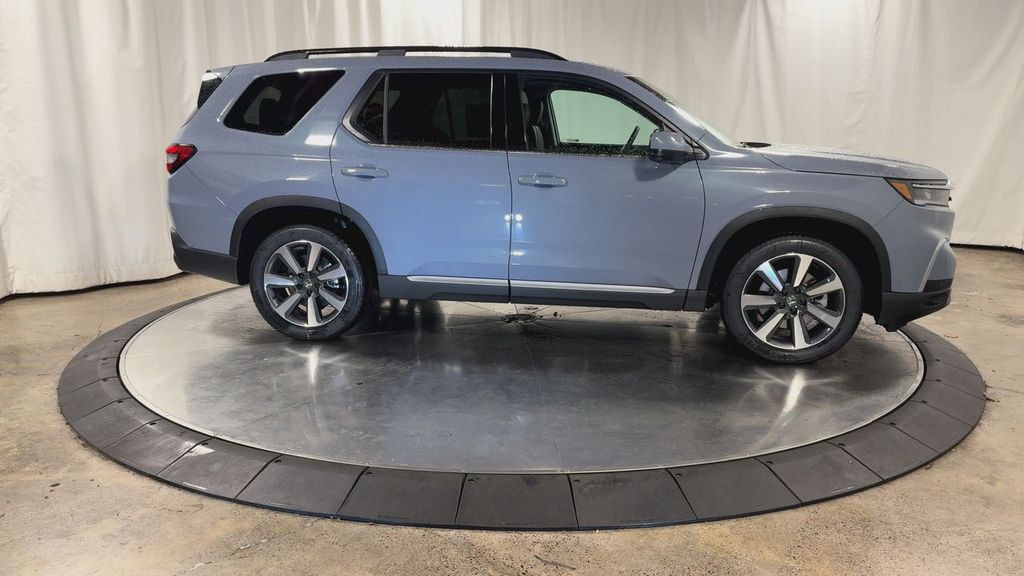 new 2025 Honda Pilot car, priced at $51,550