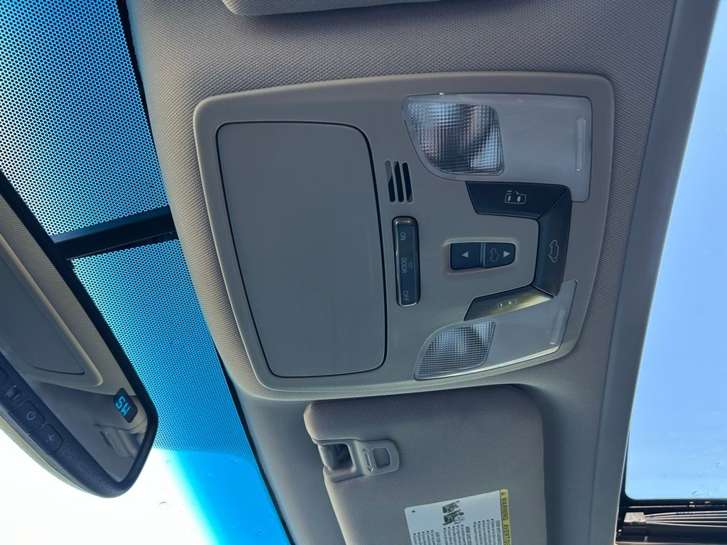Thumbnail: 2017 Toyota Sienna - 31