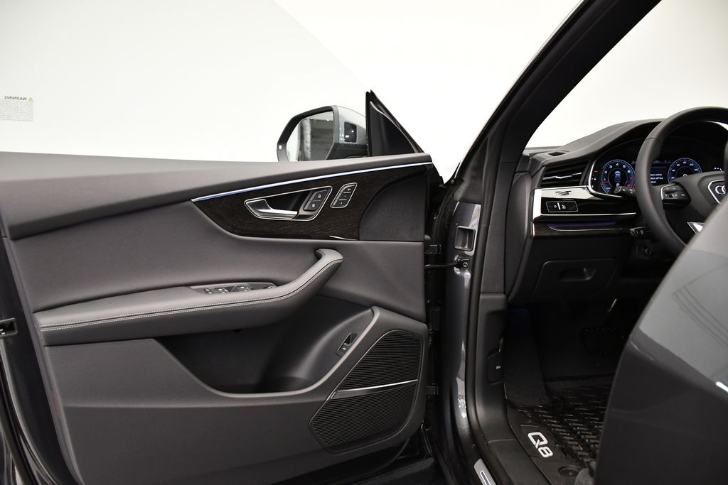 Thumbnail: 2026 Audi Q8 - 32