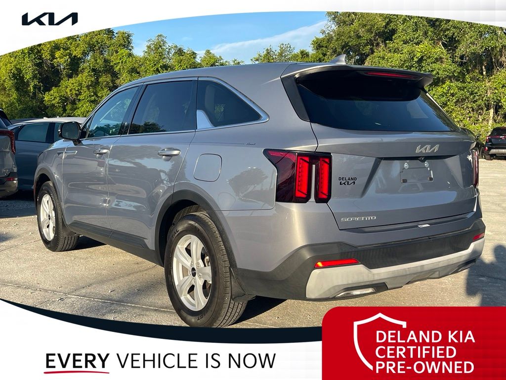 2024 Kia Sorento LX - Photo 14
