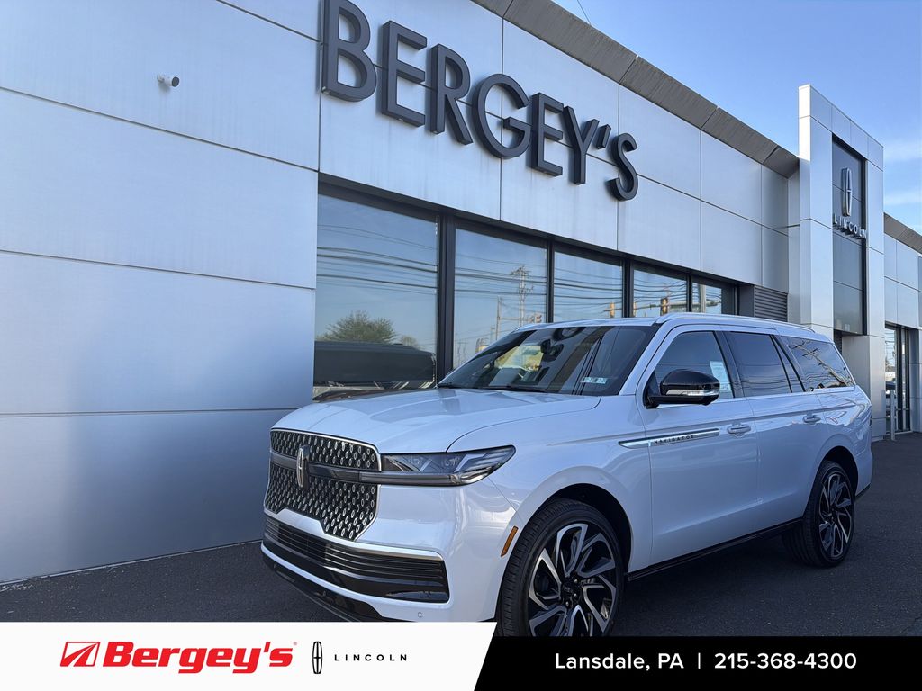 Crystal White Metallic Clearcoat 2026 Lincoln Navigator SUV / Crossover Four-Wheel Drive Automatic