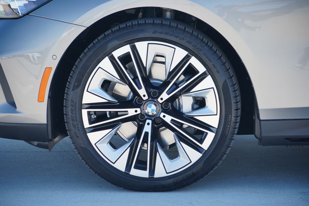 Thumbnail: 2026 BMW 5 Series - 5