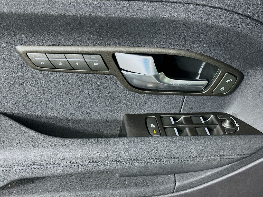 Thumbnail: 2015 Land Rover Range Rover Evoque - 18