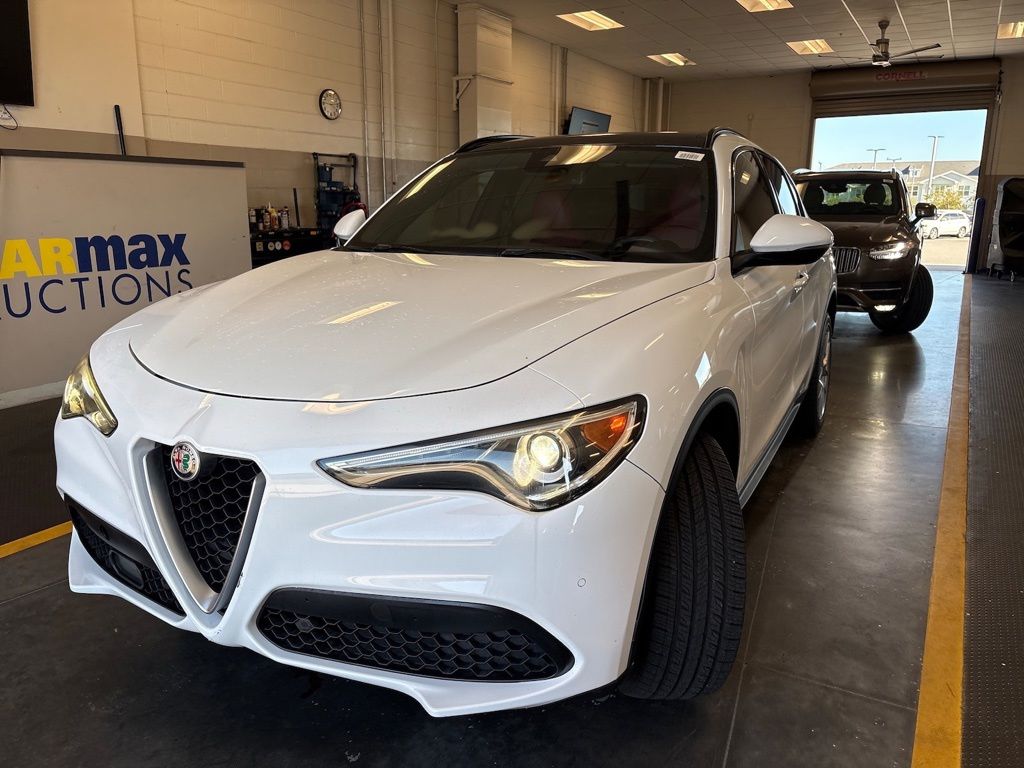 Alfa White 2018 Alfa Romeo Stelvio SUV / Crossover All-Wheel Drive 8-Speed Automatic