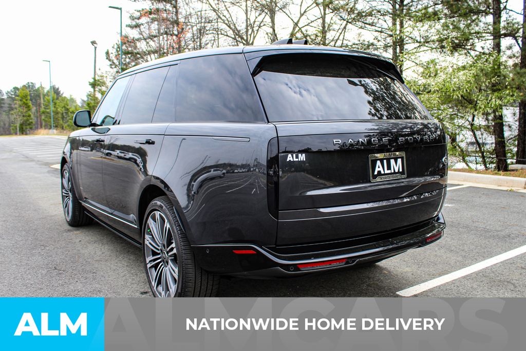 Used 2023 Gray Land Rover SE image 5