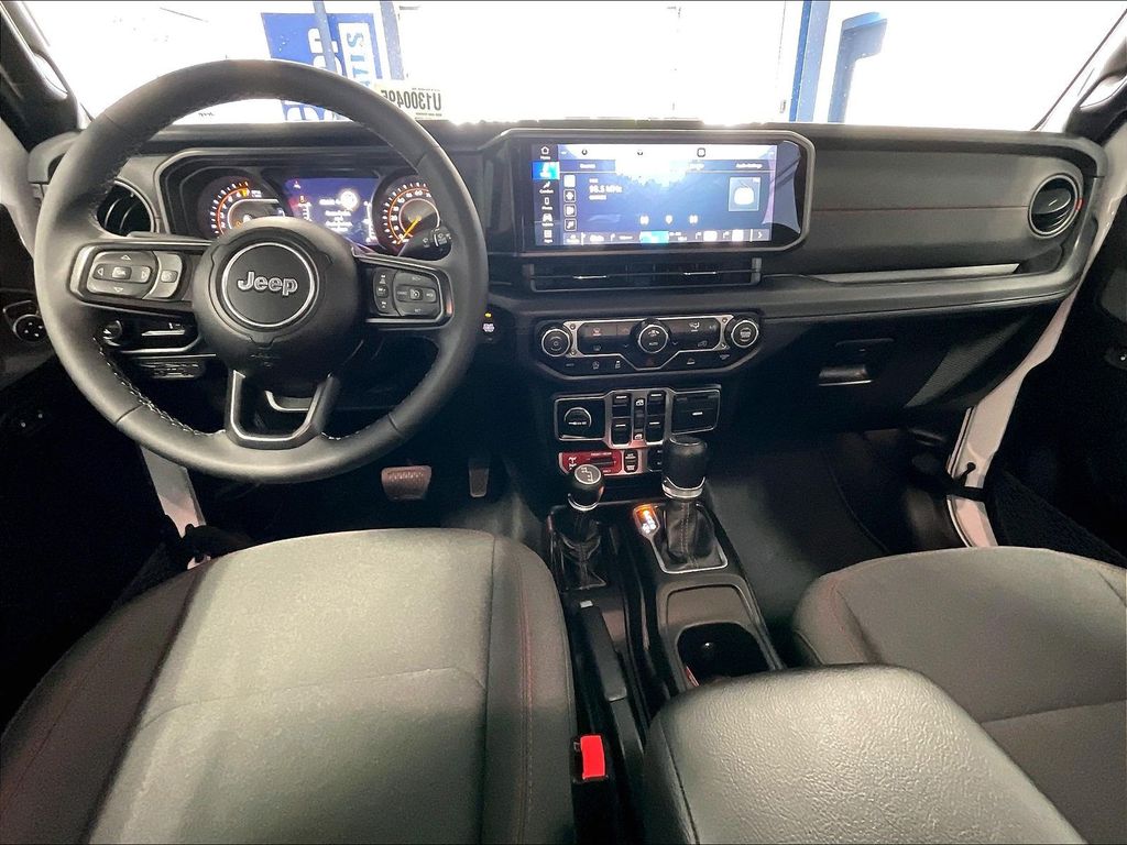 2026 Jeep Gladiator — photo 21